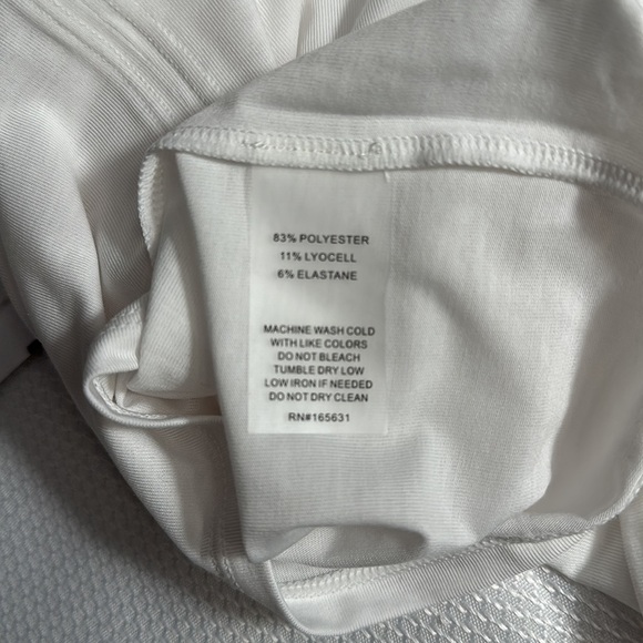 Calme sleeveless yoga top keyhole back - Picture 7 of 7